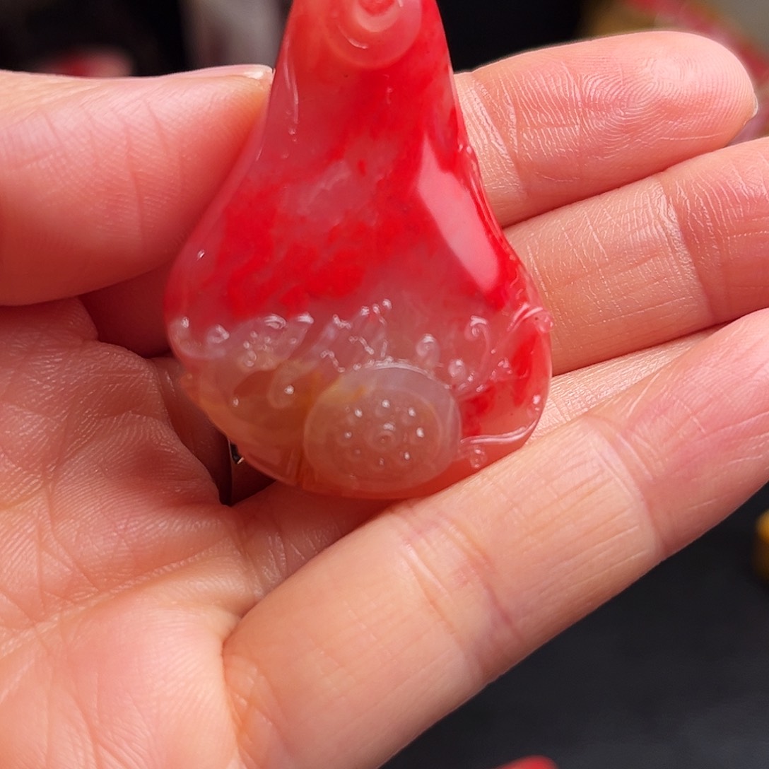 巴林石其他鸡血石挂件