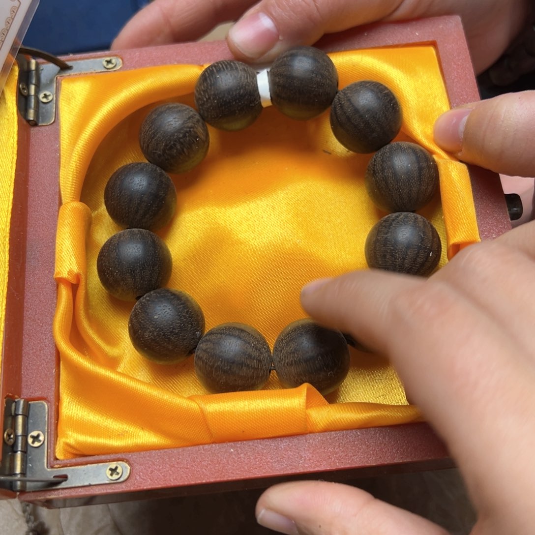 大叶紫檀（黑酸枝木类）