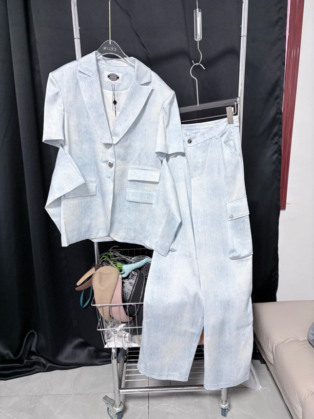 Zing Me 可拆卸袖子撞色西装