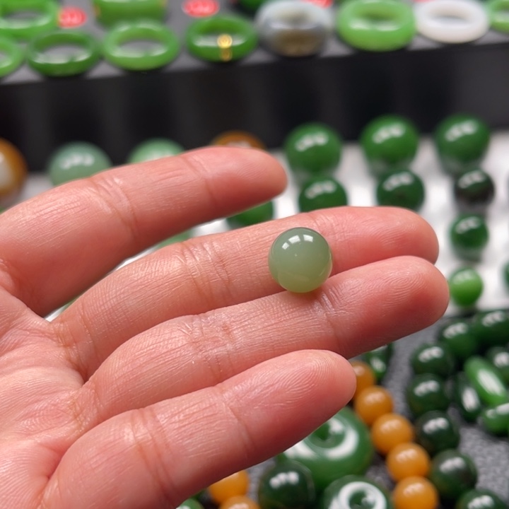 颈饰未镶嵌和田玉（碧玉）填**字