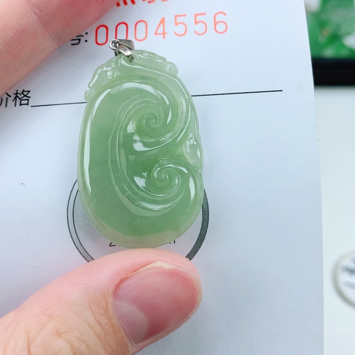 翡翠挂件未镶嵌翡翠