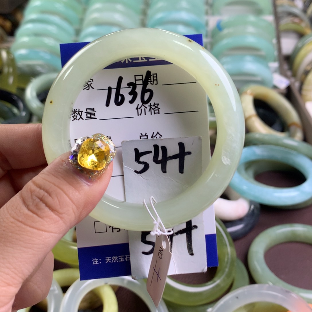 蛇纹石玉手镯未镶嵌1636