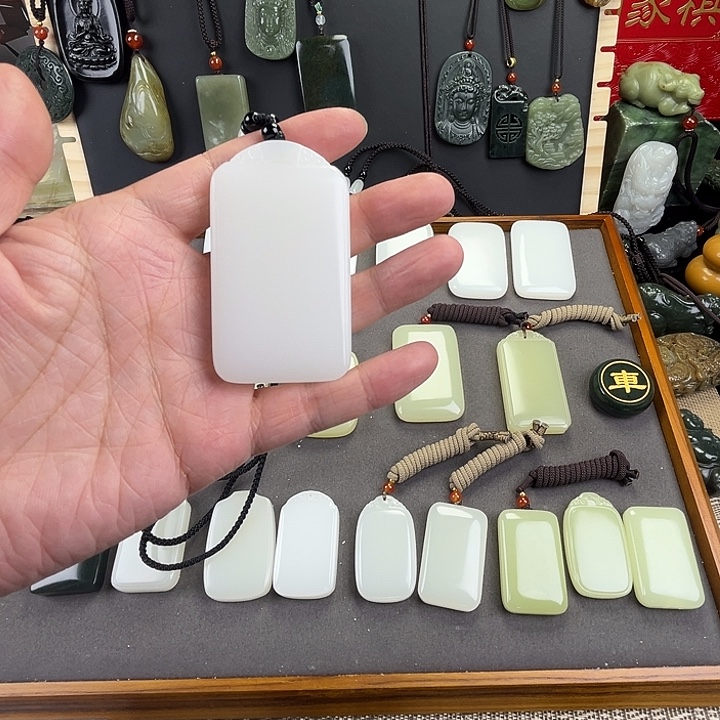 凤***画玉白四七祥云无事牌