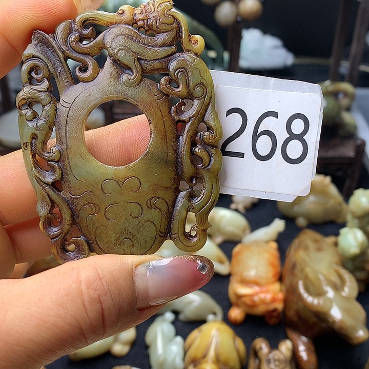 和田玉未镶嵌车挂