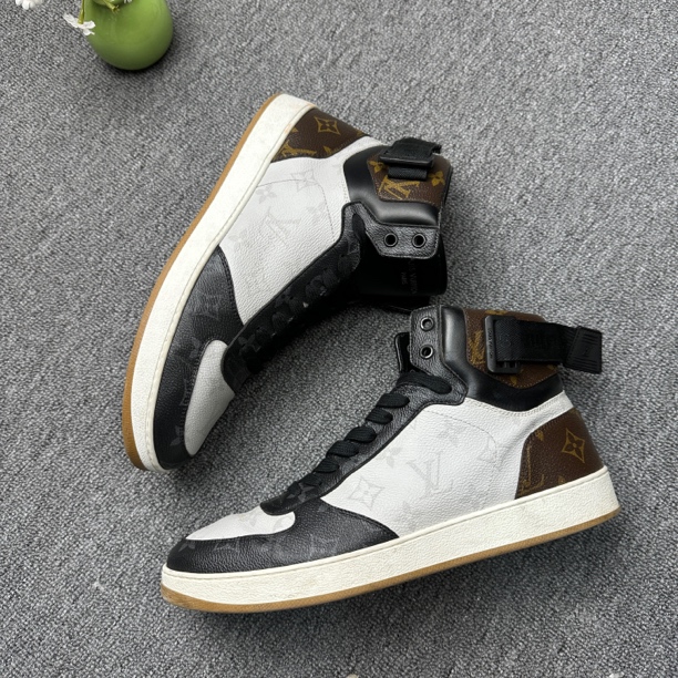 95新 LouisVuitton/路易威登 板鞋/阳/42码/ 高帮老花满印