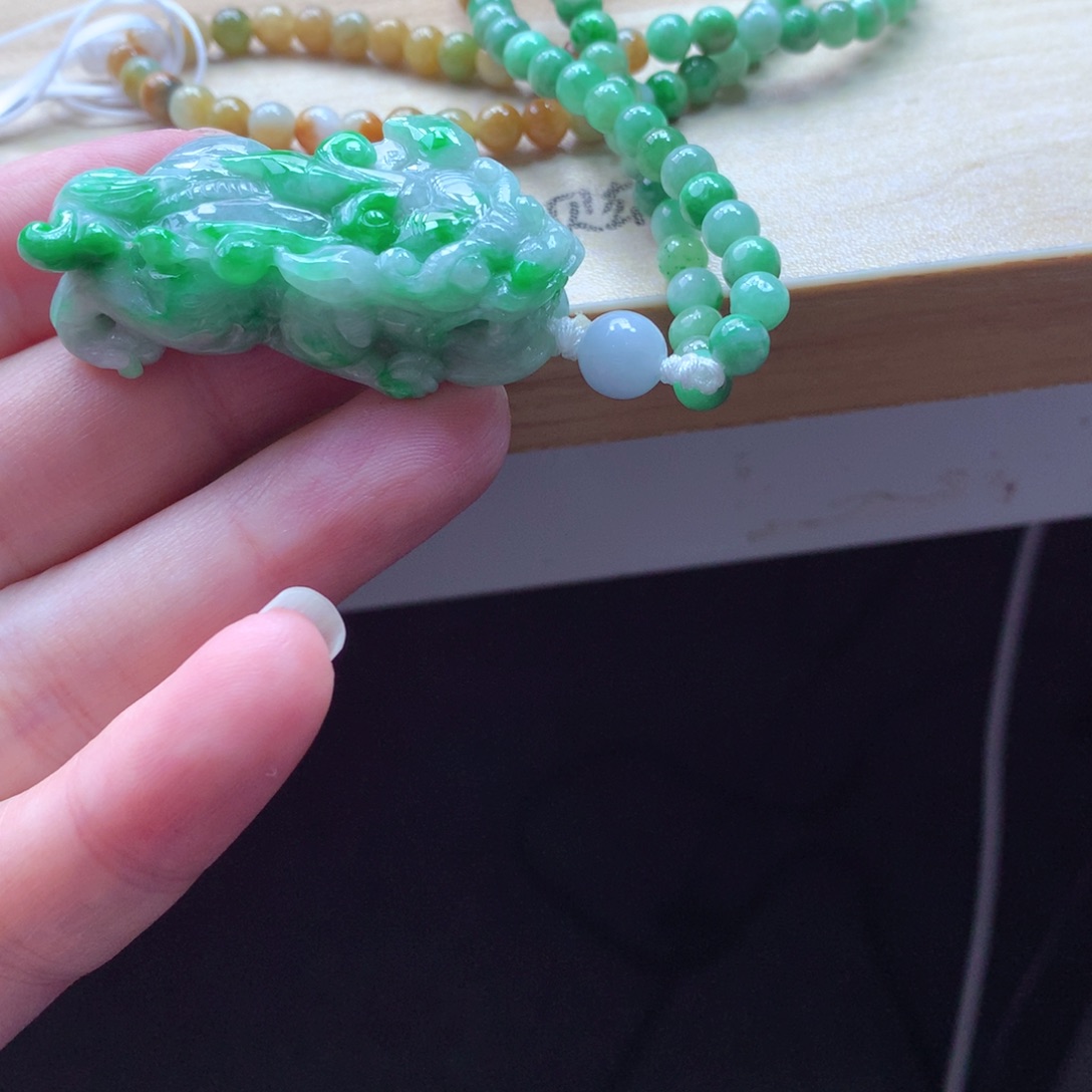 翡翠颈饰未镶嵌吊坠