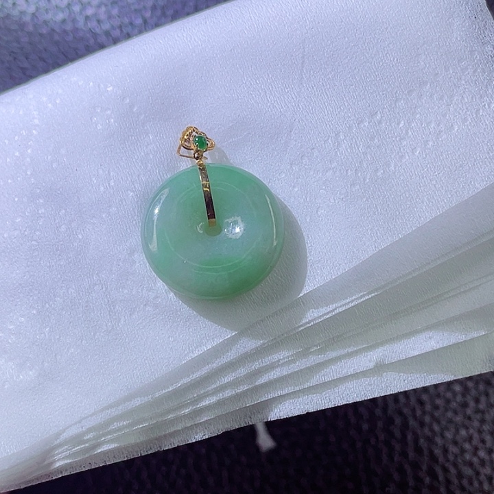 翡翠颈饰18K金镶嵌翡翠