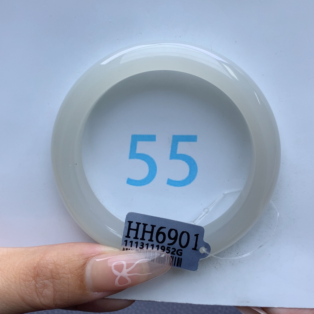 和田玉手镯未镶嵌依****?