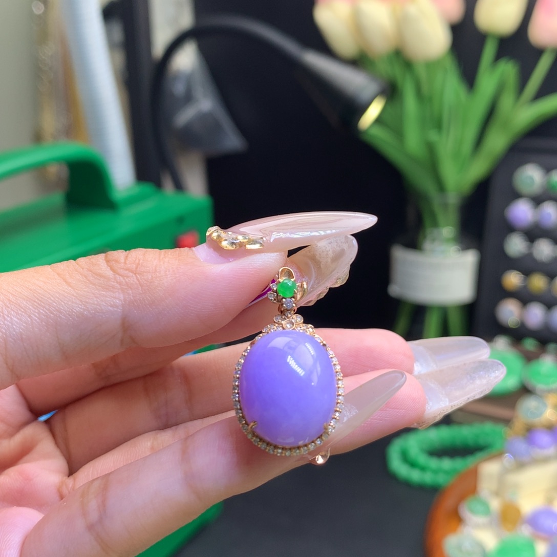 翡翠18K金镶嵌颈饰