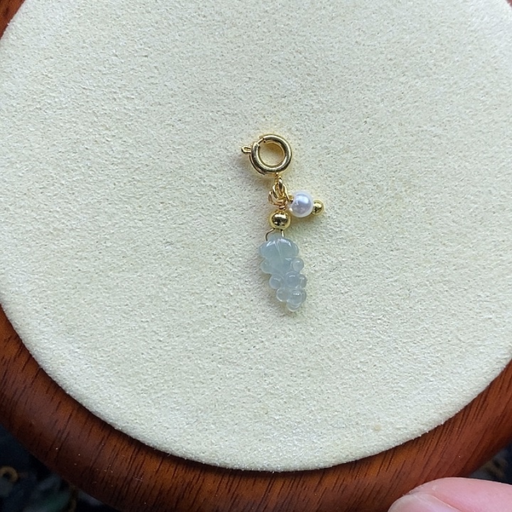 翡翠合金颈饰葡萄