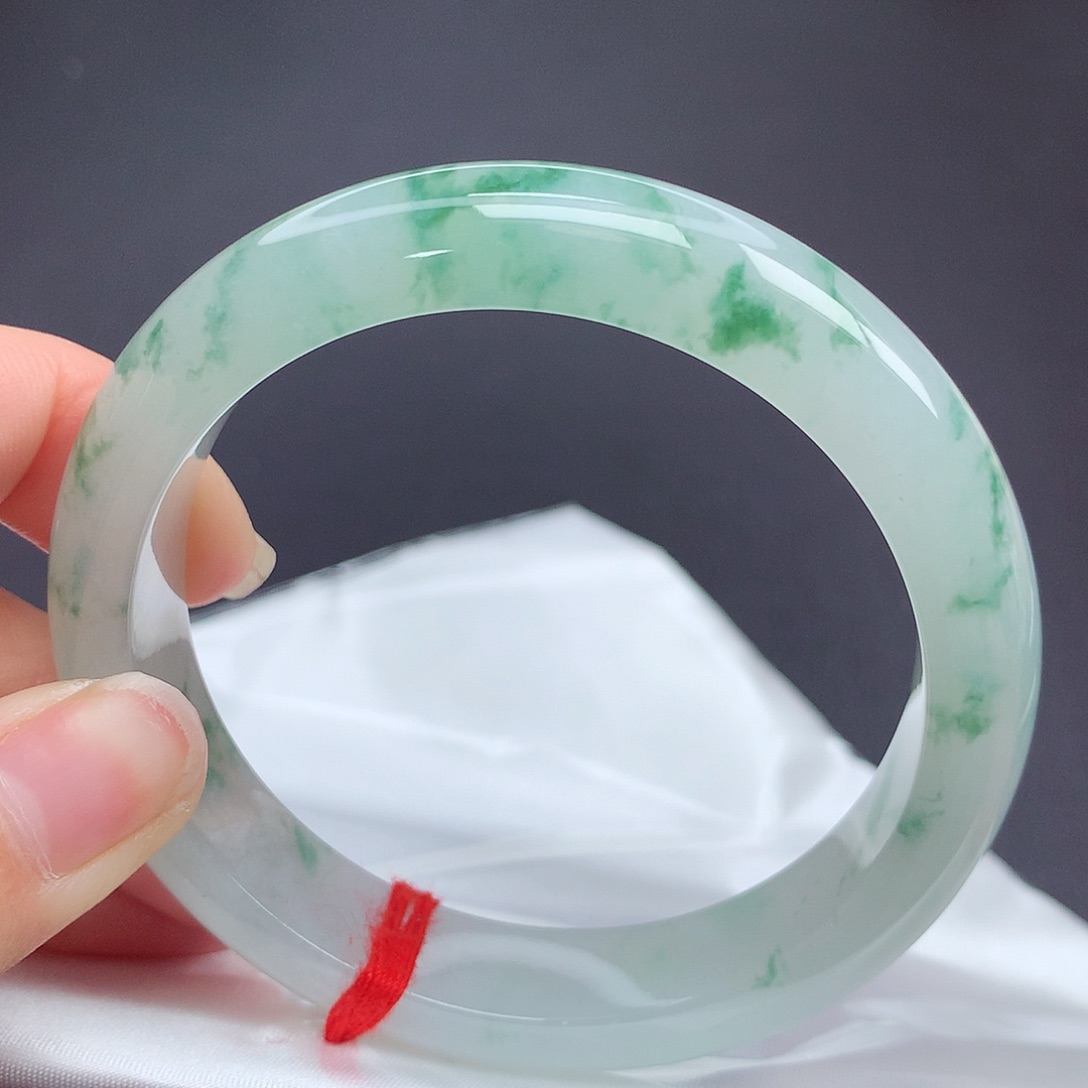 翡翠手镯未镶嵌l n n n n n n n