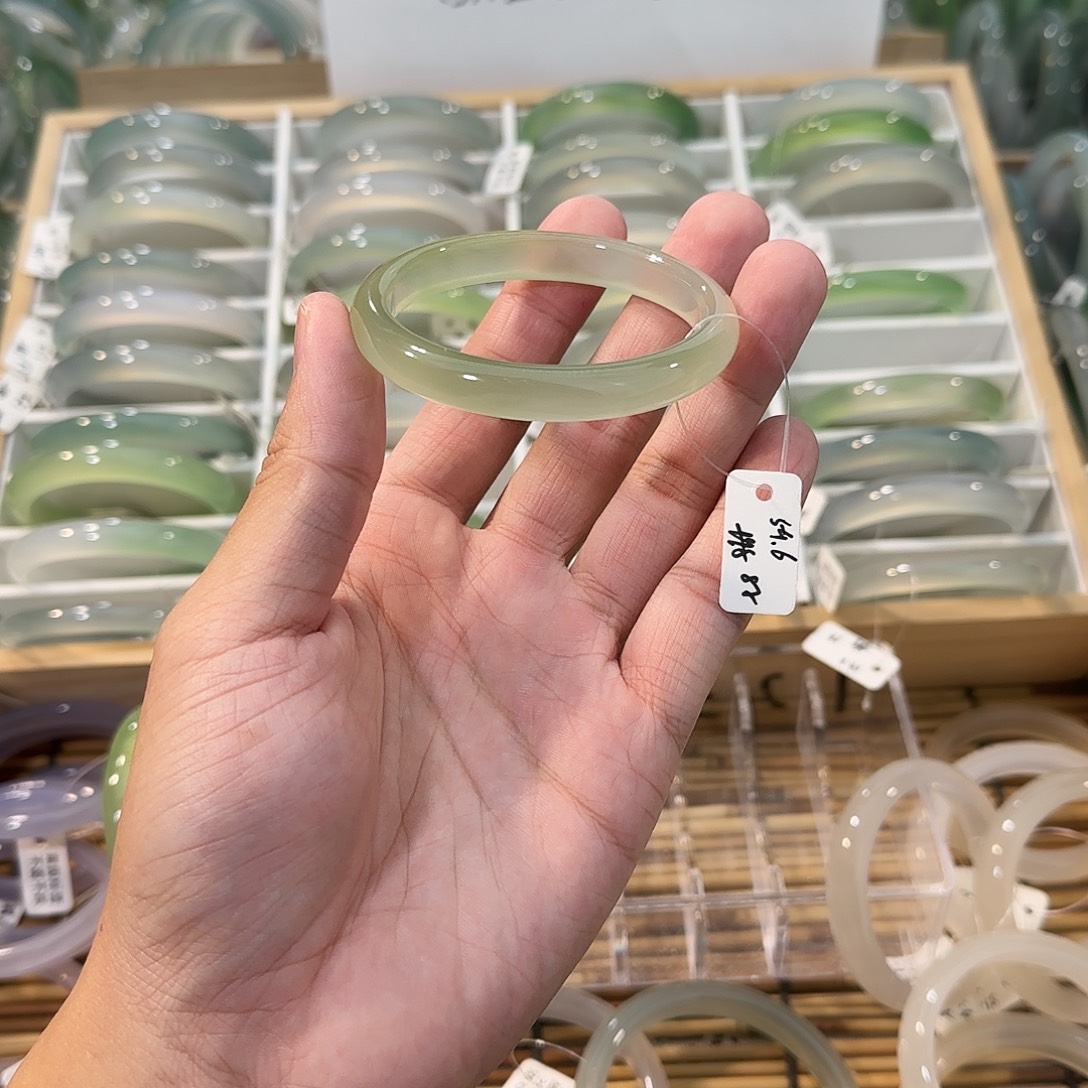 玛瑙/玉髓未镶嵌手镯圈口54.6