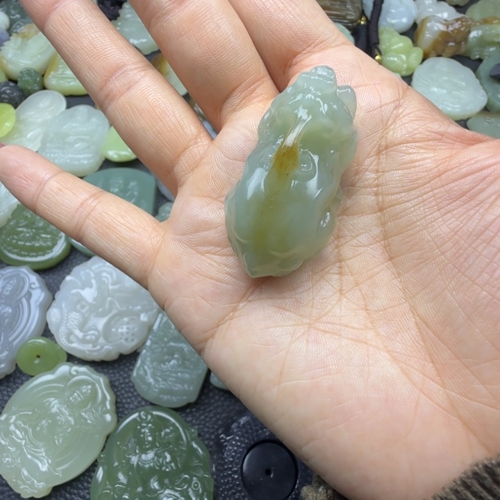 空***心和田玉未镶嵌颈饰不退不换