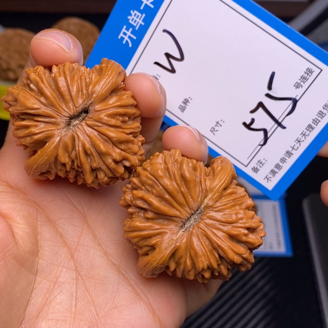 文玩核桃把件A*刘43四座楼575号