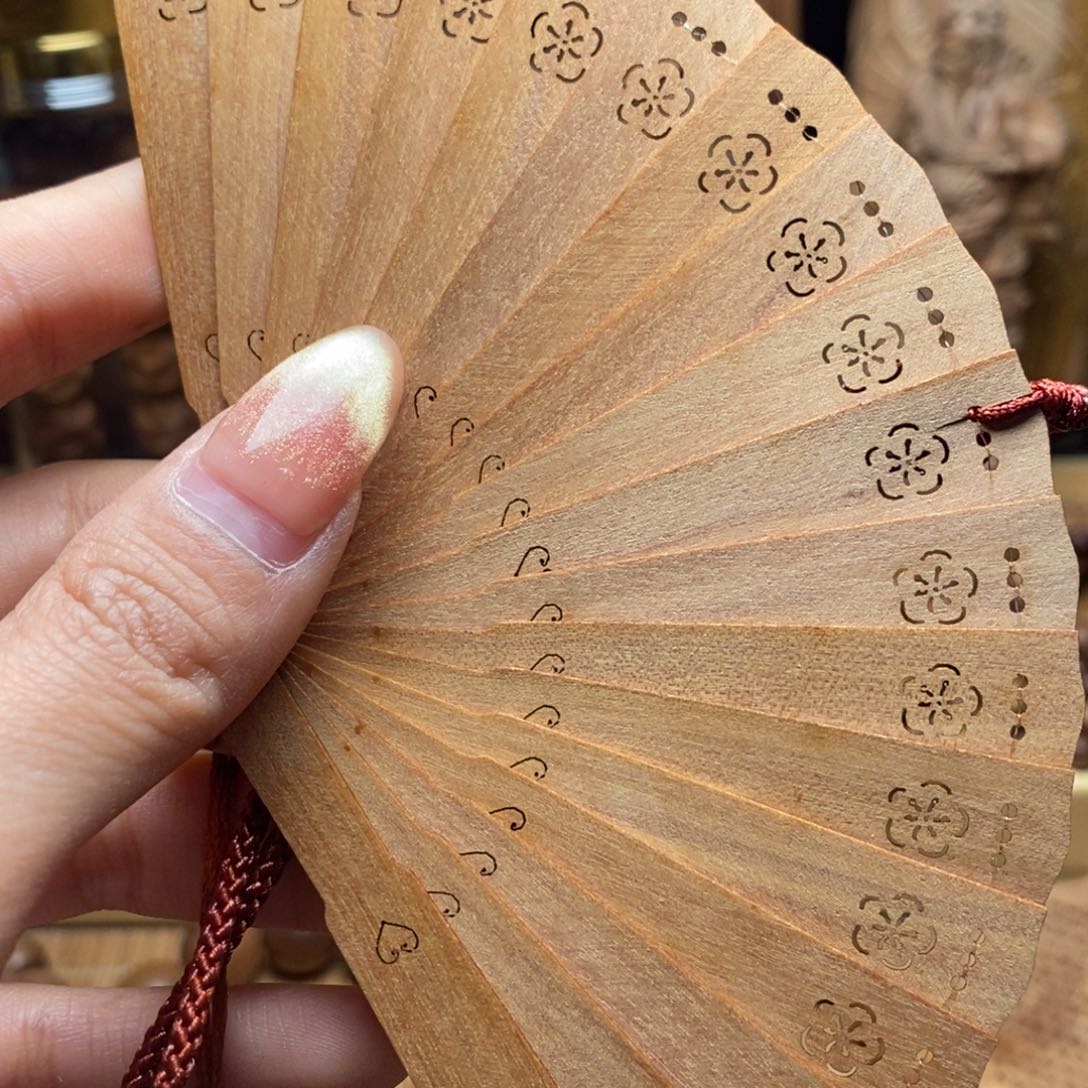 檀香木把件微瑕摆件