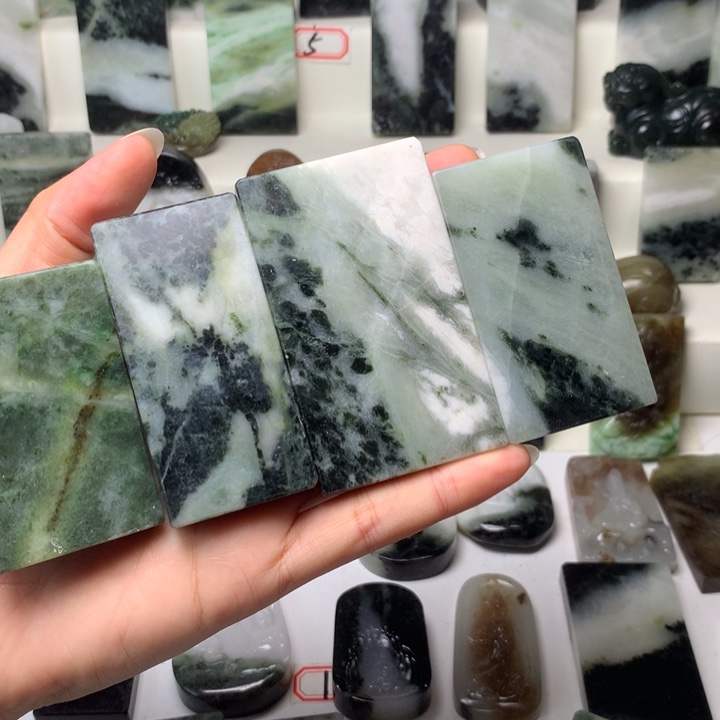 短***帮独山玉未镶嵌颈饰