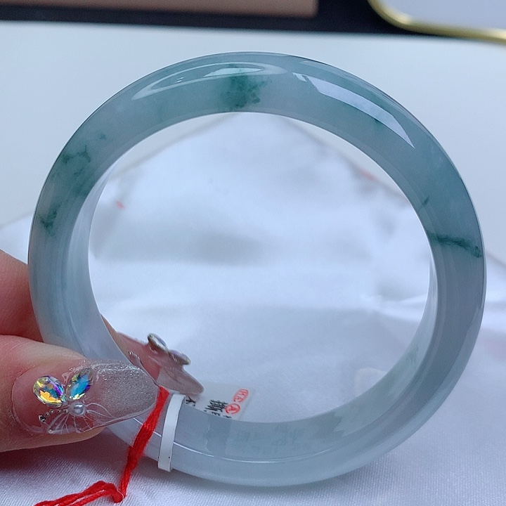 翡翠手镯未镶嵌58圈口