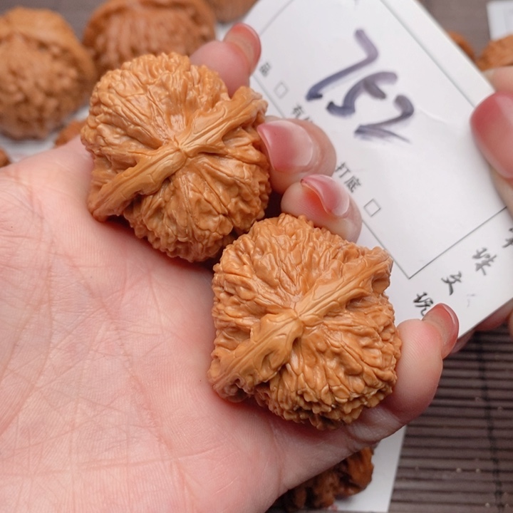 文玩核桃吊坠39.9白狮子752