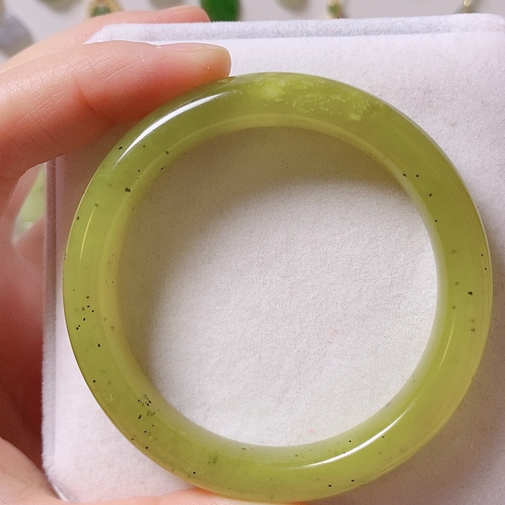 蛇纹石玉未镶嵌手镯圈口52