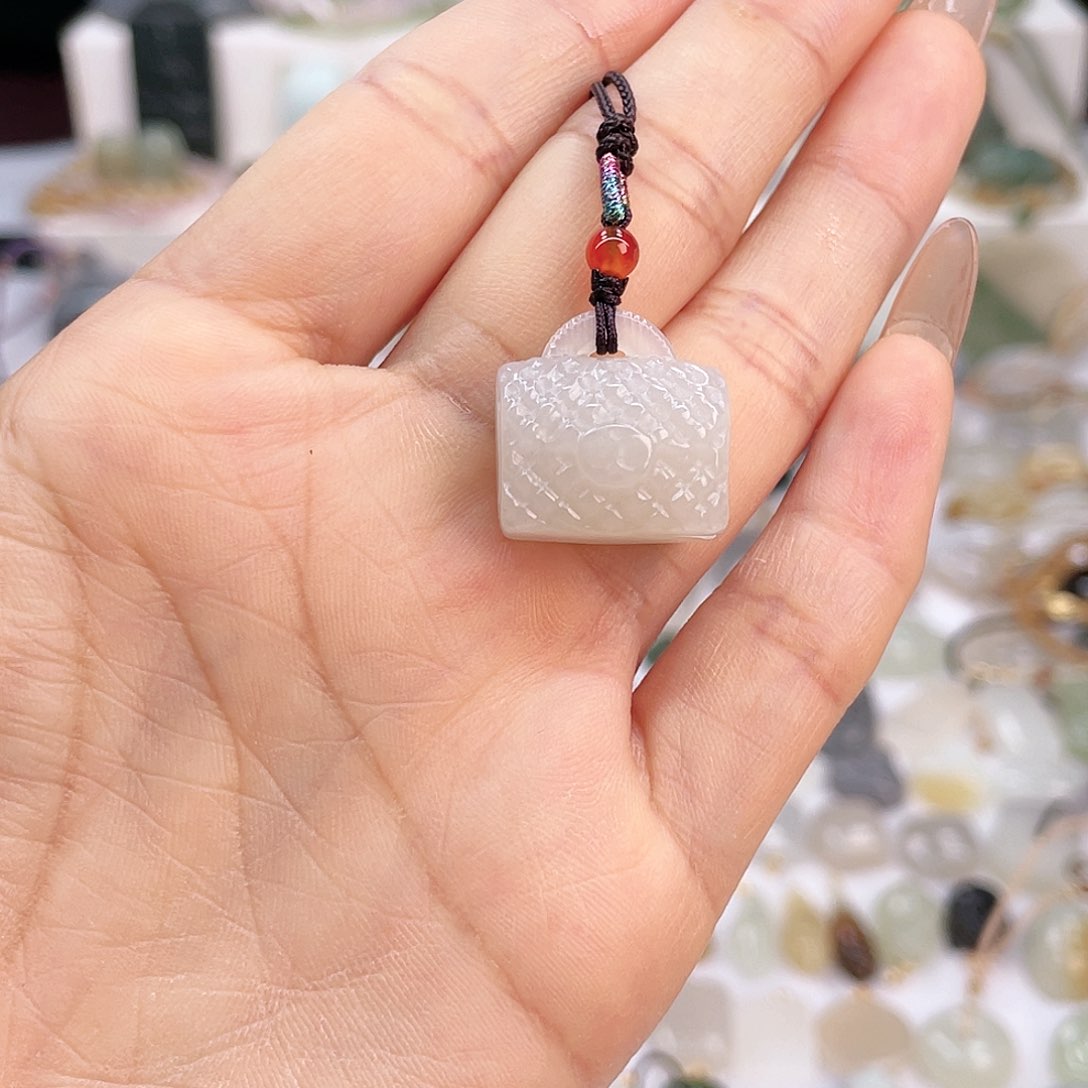 【闪购商品】和田玉吊坠(赠链)未镶嵌