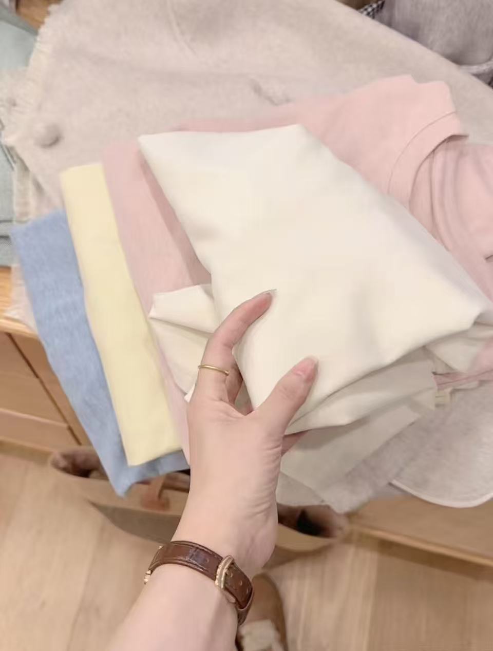 七言家降温必备 # 糖果磨毛慕斯绒柔软圆领打底衫长袖