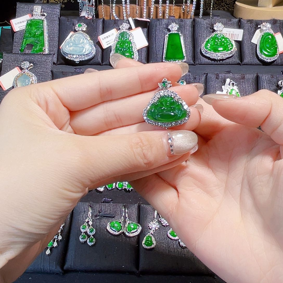 翡翠银S925镶嵌颈饰佛公