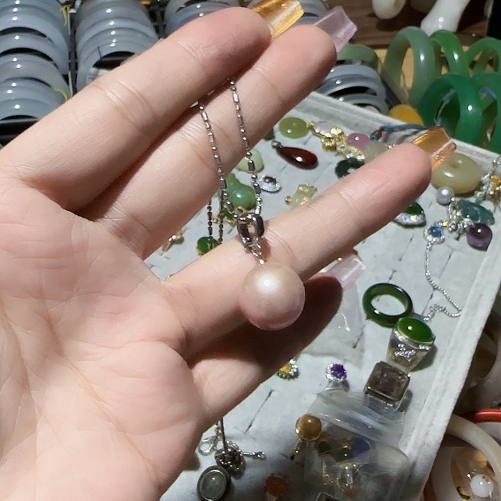 素***天和田玉未镶嵌手镯珍