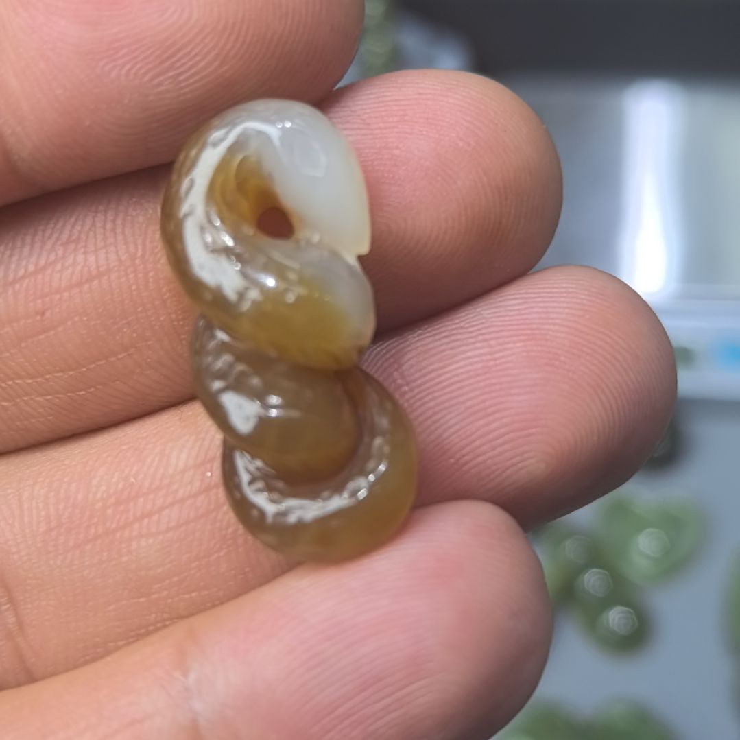 和田玉（糖玉）颈饰未镶嵌