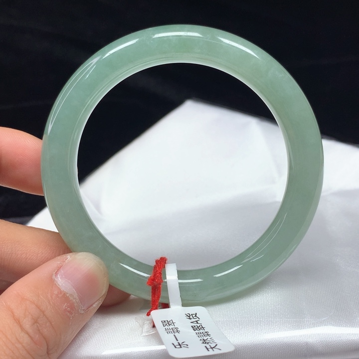 翡翠手镯（圆镯）未镶嵌55.5