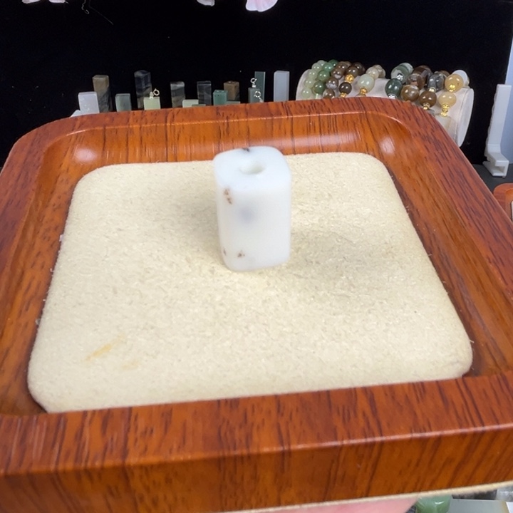 和田玉未镶嵌颈饰有内嵌不退换