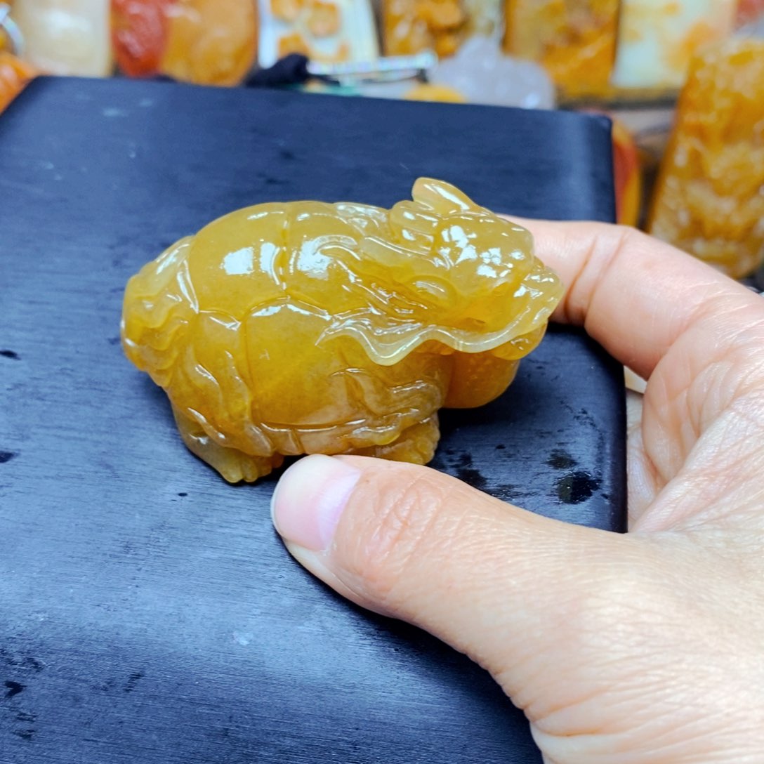 石英质玉（黄龙玉）颈饰未镶嵌