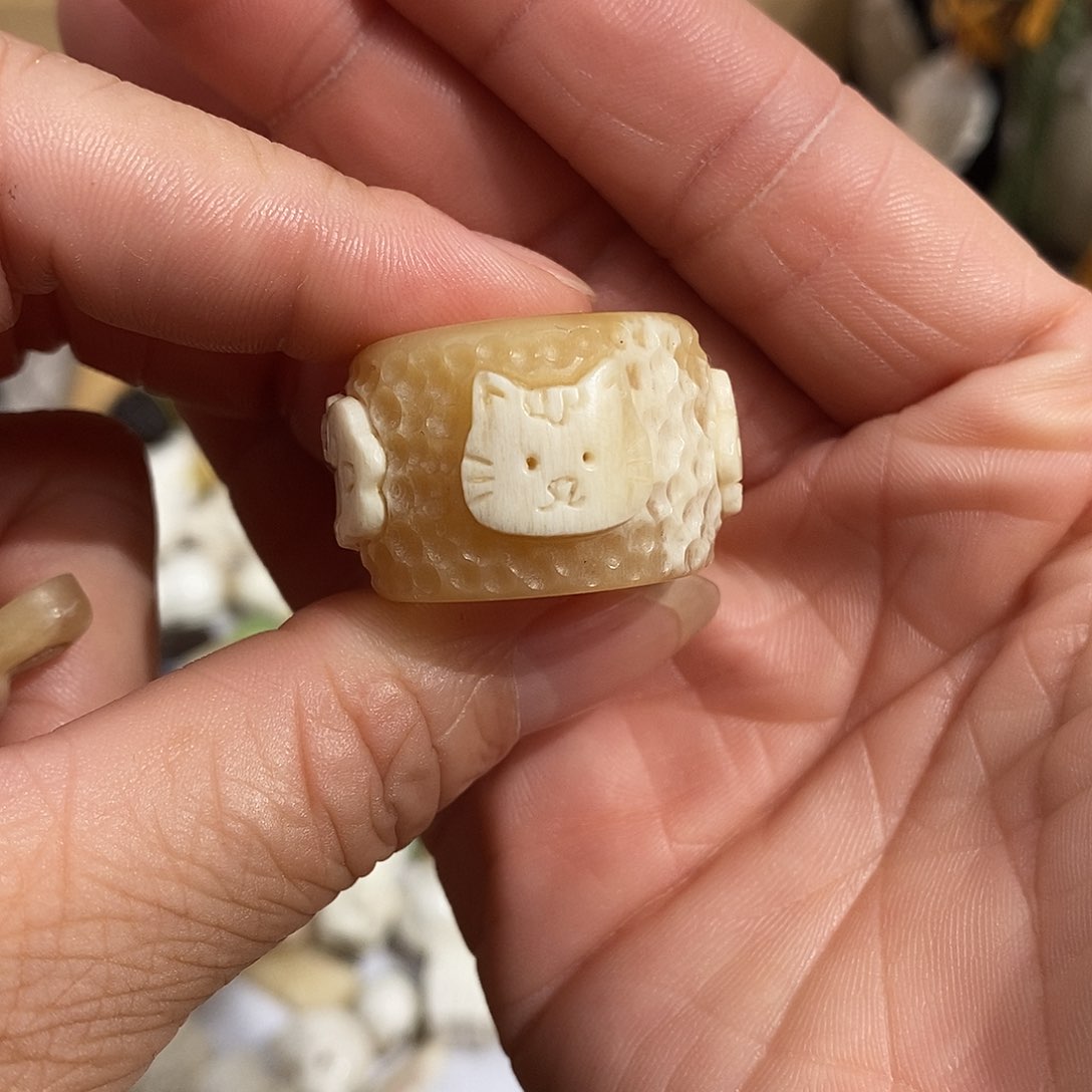 鹿骨把件25糖果跑环内径18左右