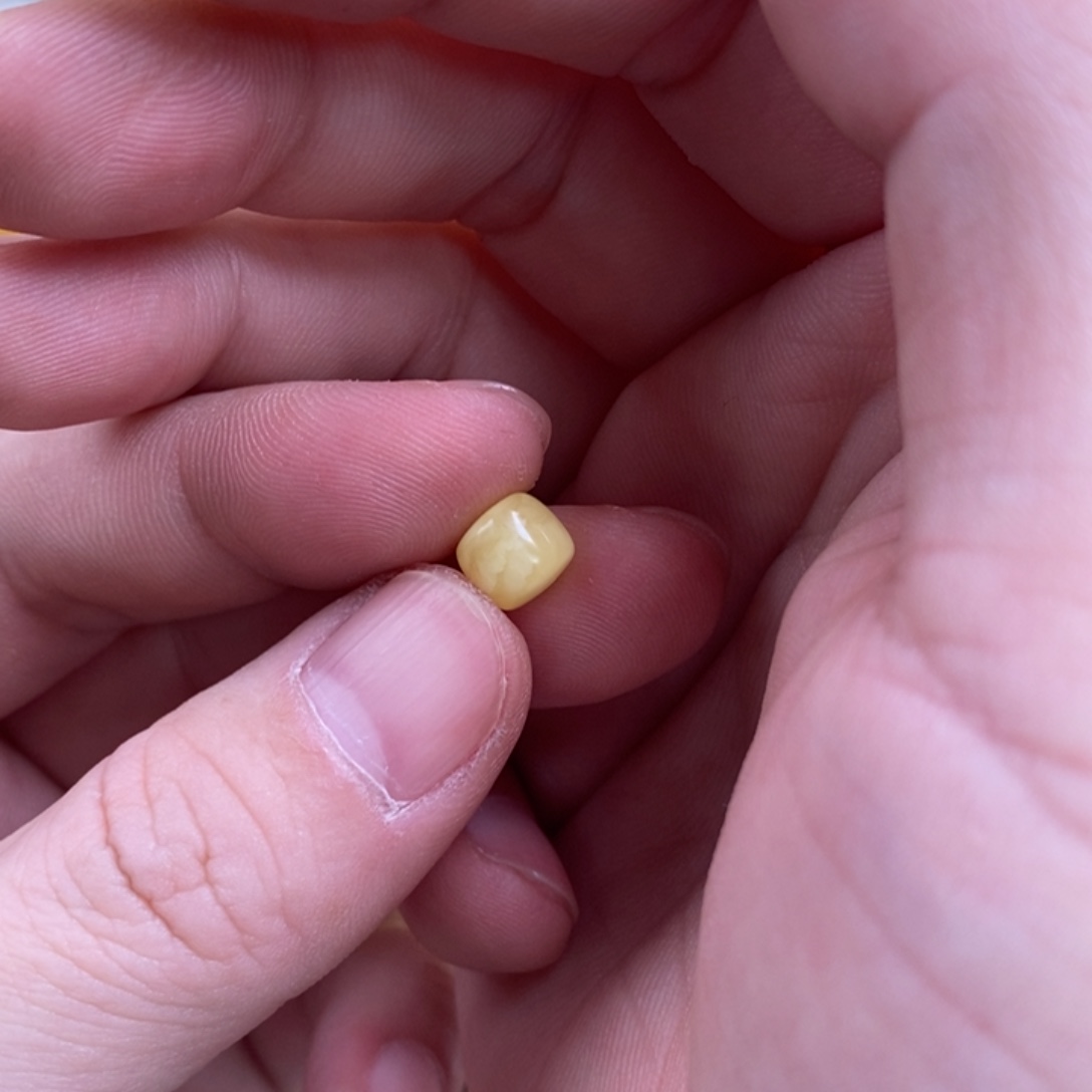 D***.蜜蜡未镶嵌裸石配饰