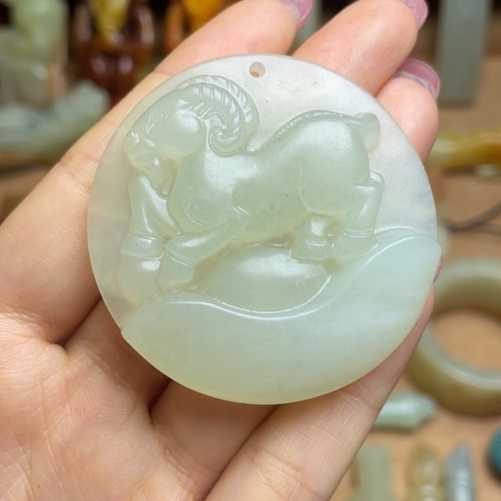 蛇纹石玉未镶嵌颈饰