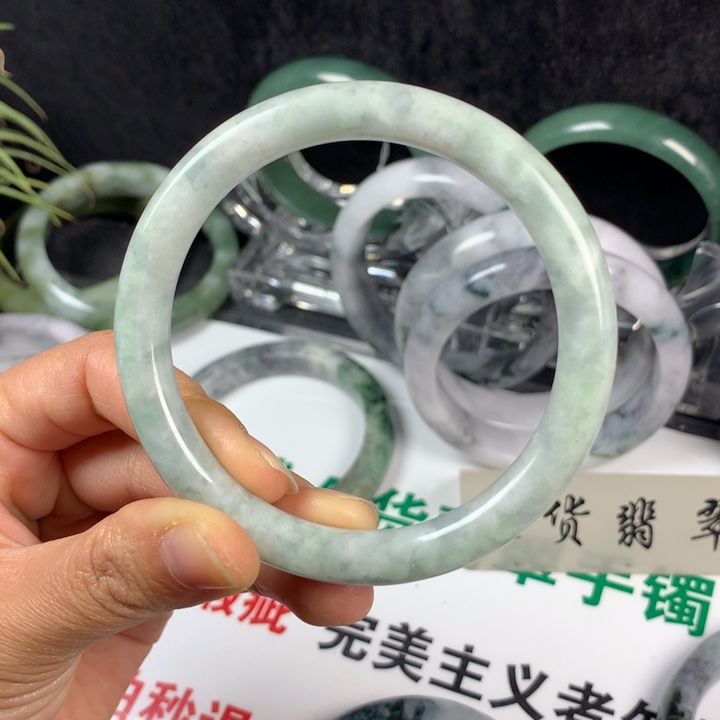 翡翠未镶嵌手镯17号。59圈