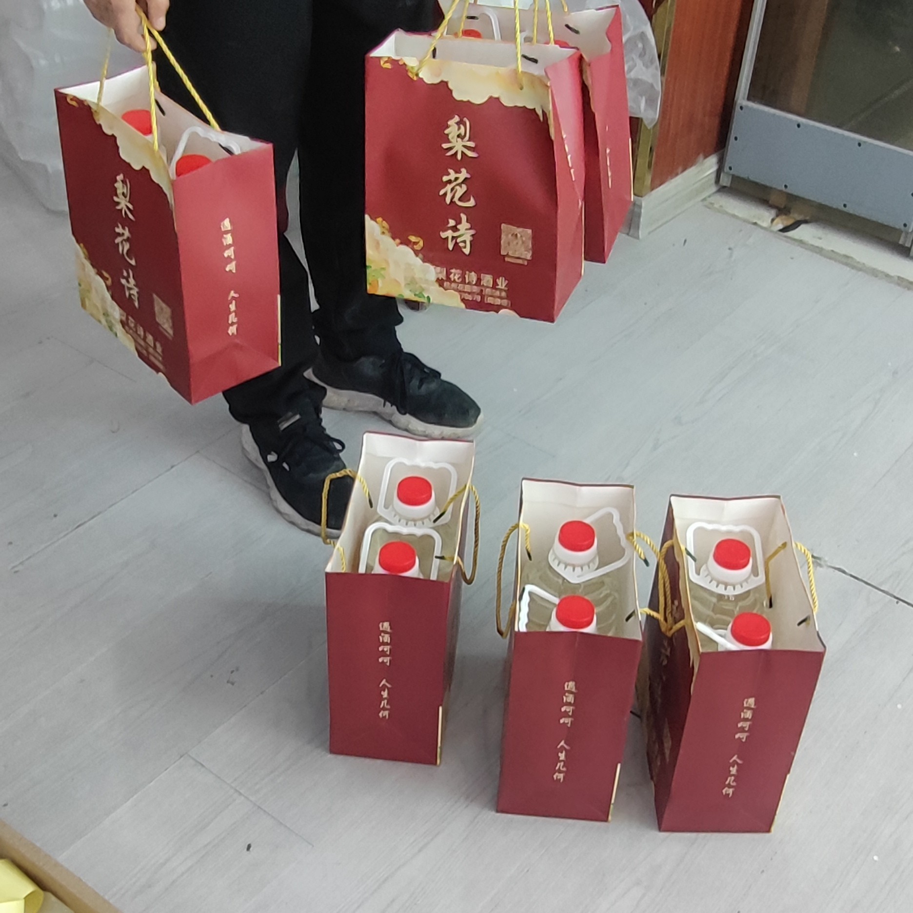 梨花诗42度五粮老窖2.5L(可小瓶装5*500ml)