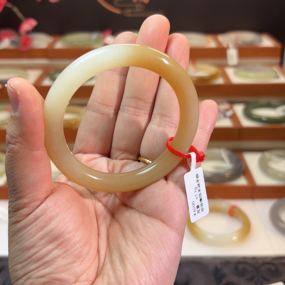 和田玉未镶嵌手镯新疆且末糖白圆条手镯