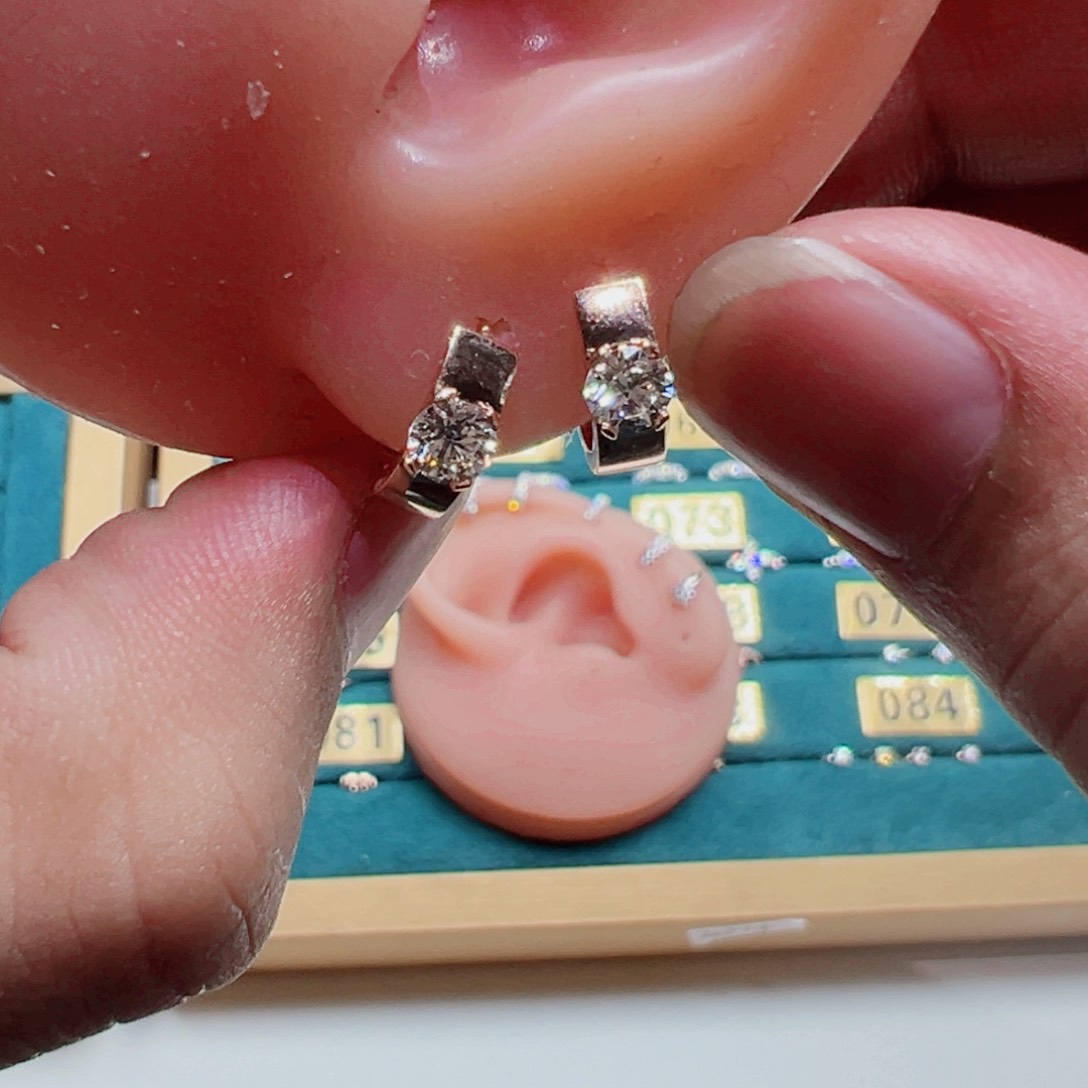 钻石耳饰18K金镶嵌单钻耳扣9mmK玫