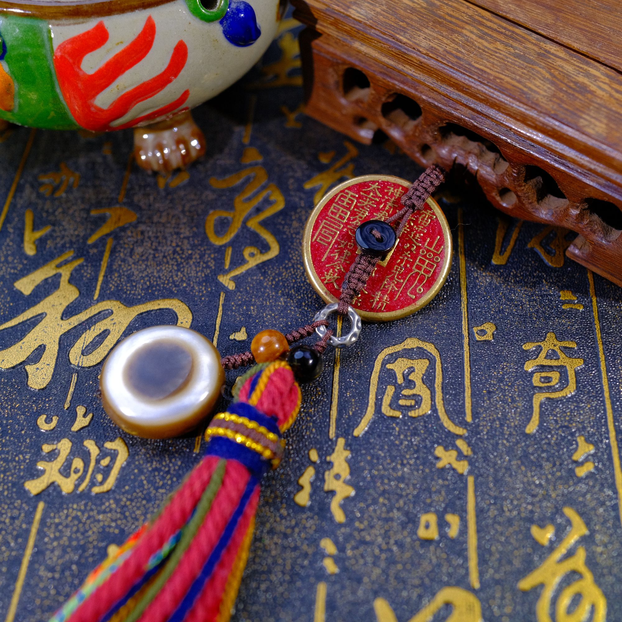 含辰砂工艺品【天然朱砂晶体颗粒】红晶砂老铜山鬼花钱一眼老珠挂件