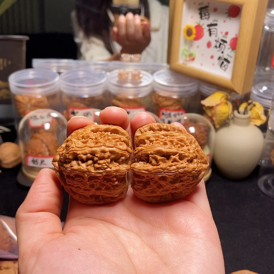 文玩核桃吊坠北**?43三角白