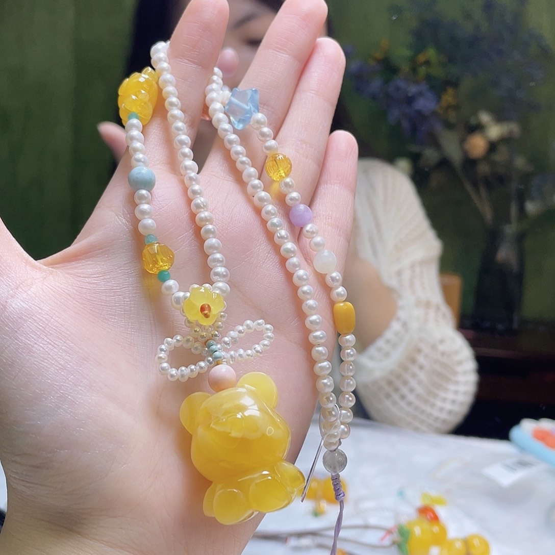 蜜蜡未镶嵌裸石小熊吊坠