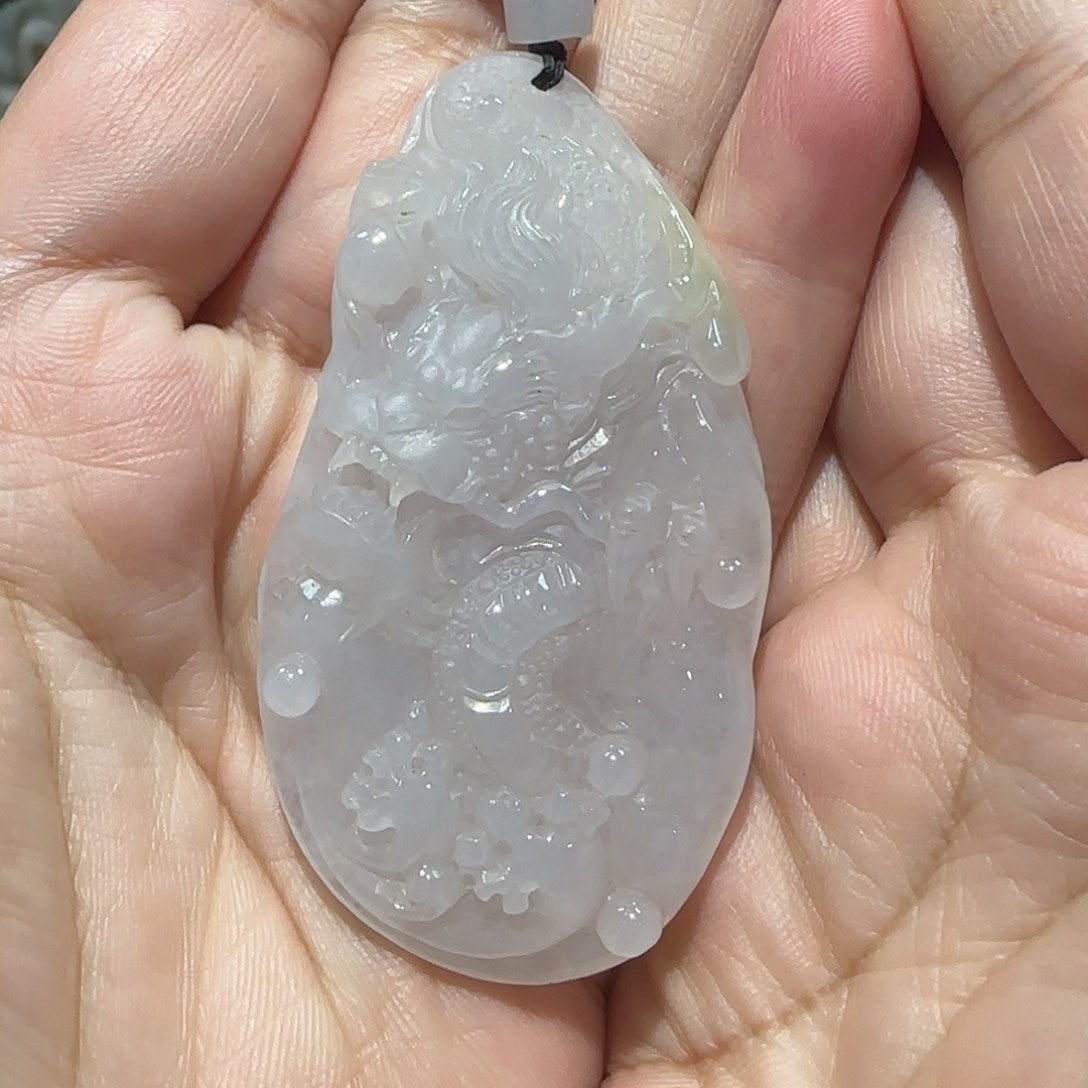 颈饰未镶嵌翡翠。。