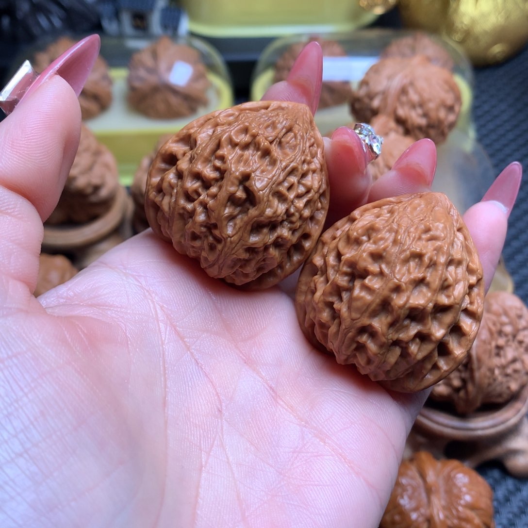 文玩核桃把件36金牛