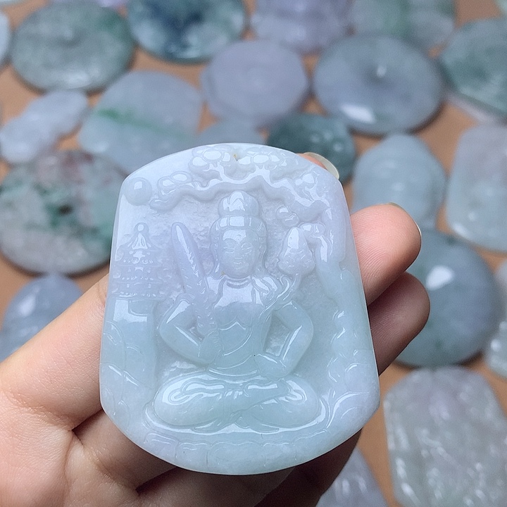 翡翠未镶嵌颈饰虚空藏菩萨