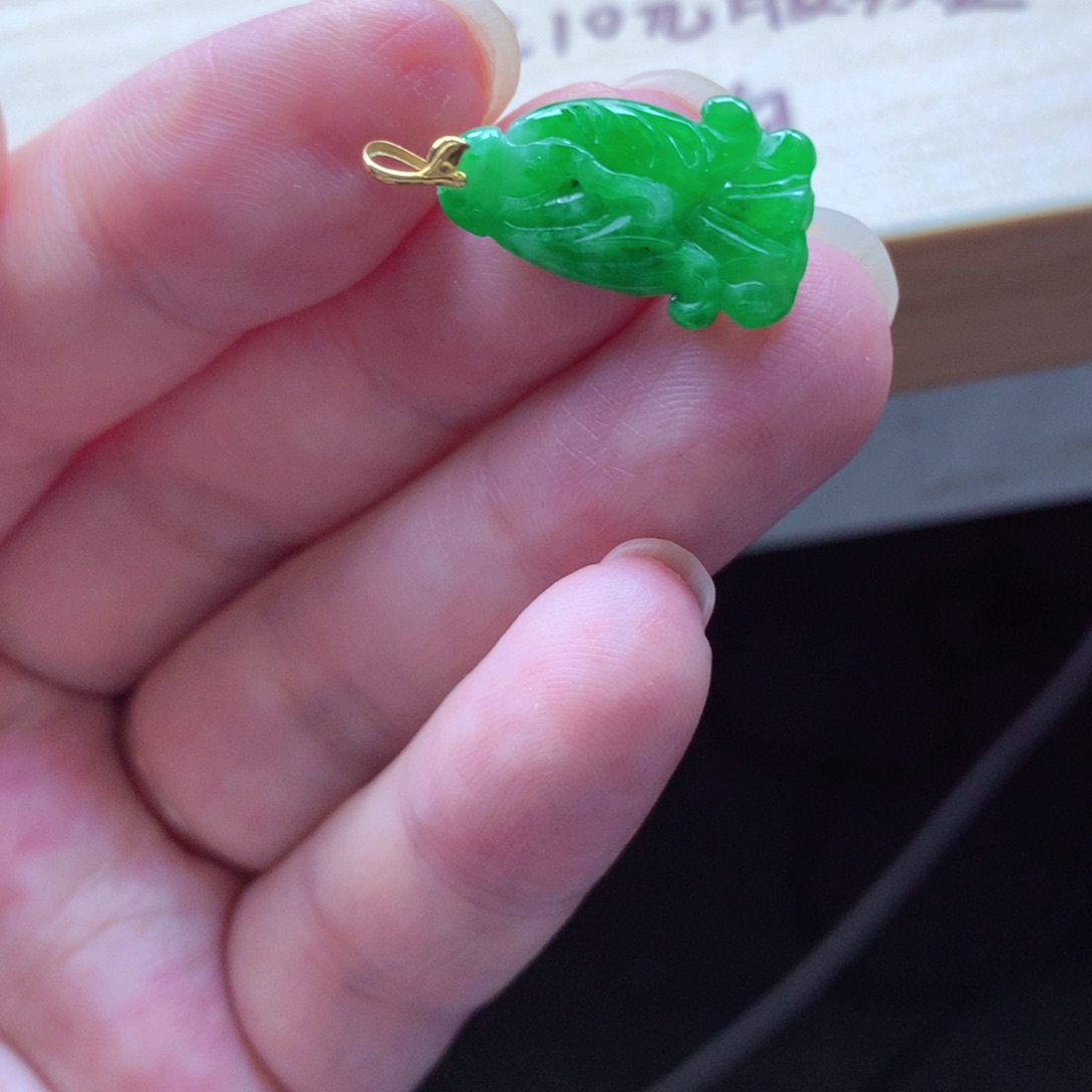 翡翠颈饰18K金镶嵌吊坠