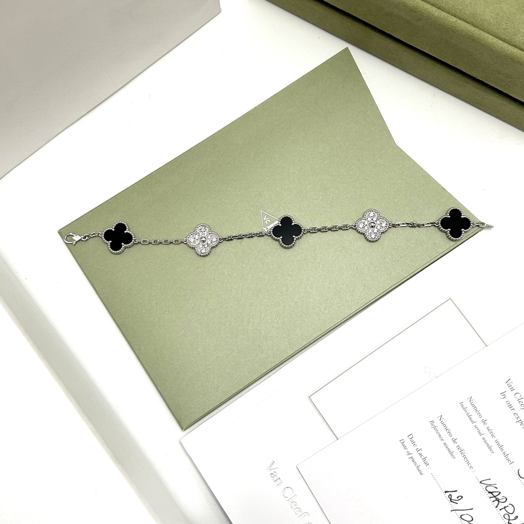 99新 梵克雅宝 Alhambra系列25年12月全套黑白熊猫五花手链 32640