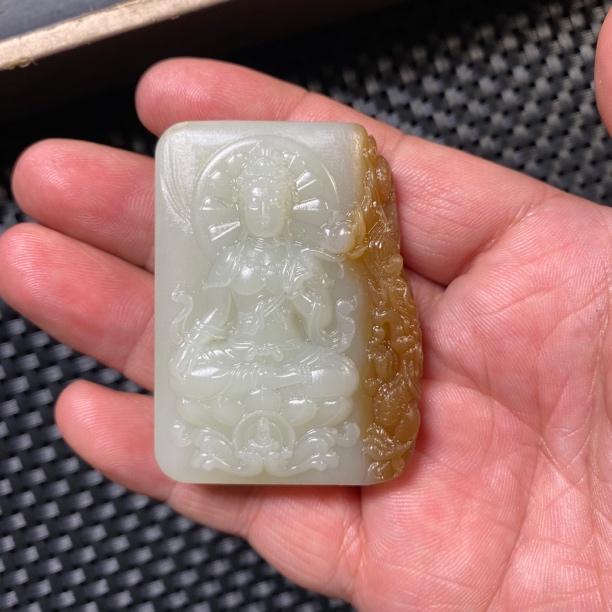 天然和田玉且末料御龙观音手工精雕雕刻精美吊坠