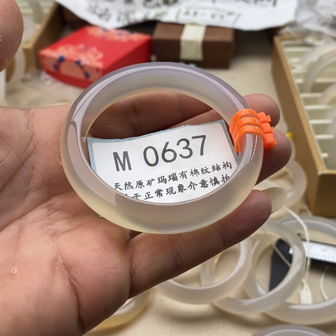 玛瑙/玉髓手镯未镶嵌55带草花