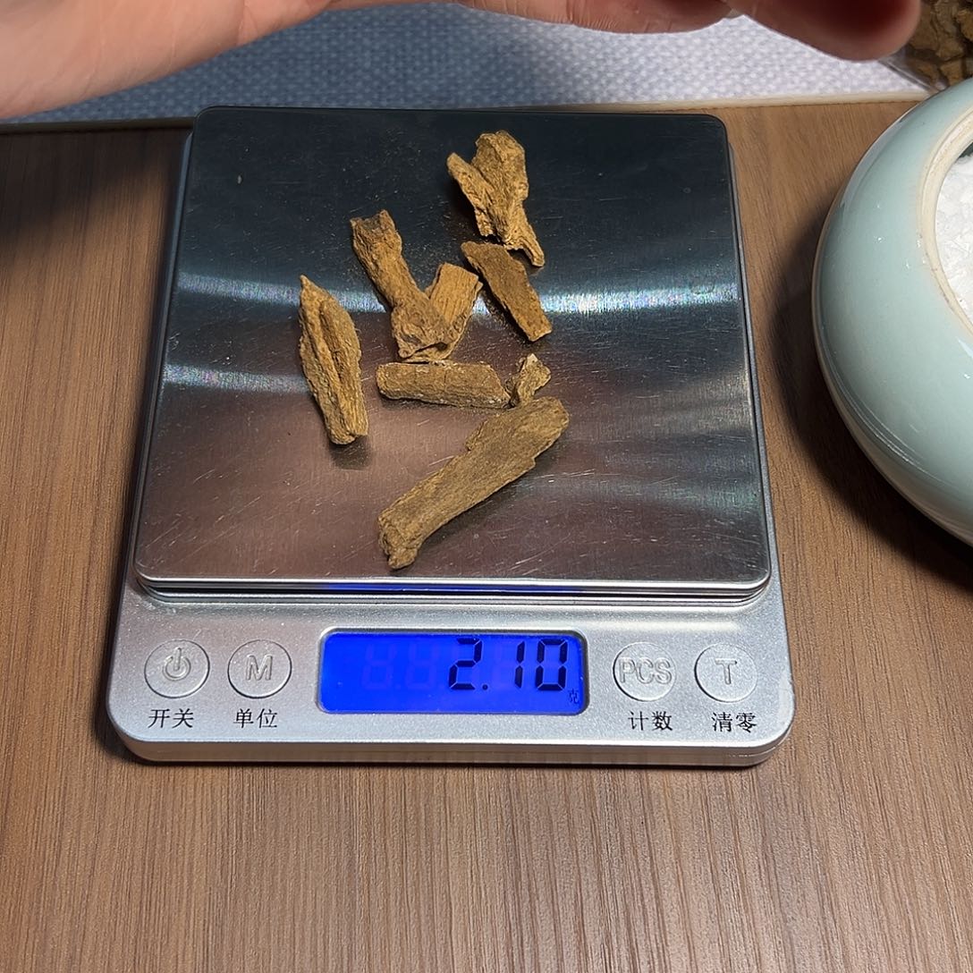 巍****沉香沉香碎屑斯里兰卡2克