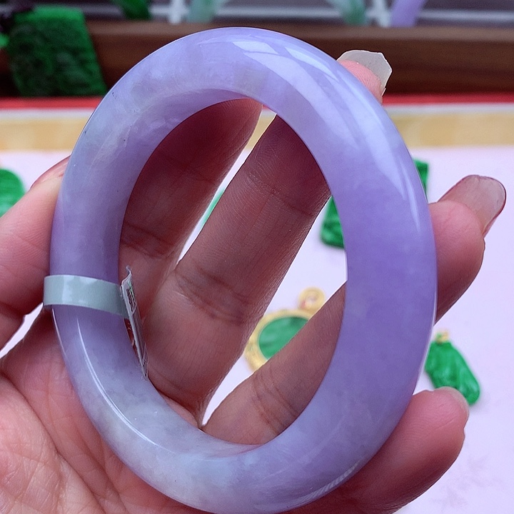 翡翠手镯未镶嵌翡翠